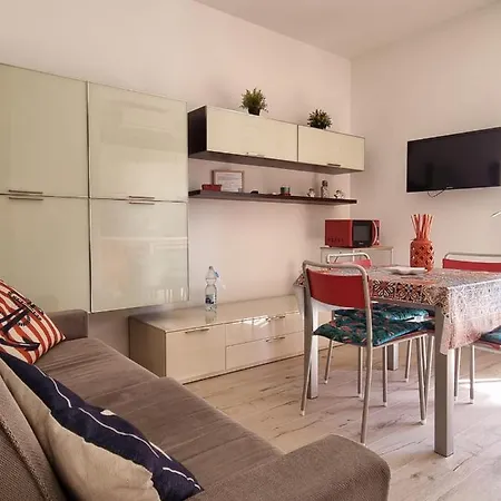 Sea View With Swimming Pool Apartment *