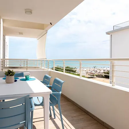 Sea View With Swimming Pool Apartamento Lido di Jesolo