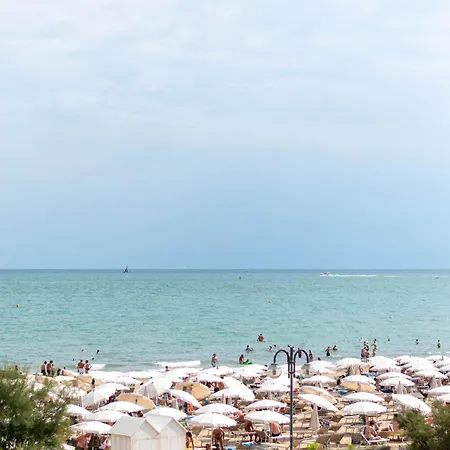 Sea View With Swimming Pool 아파트 *