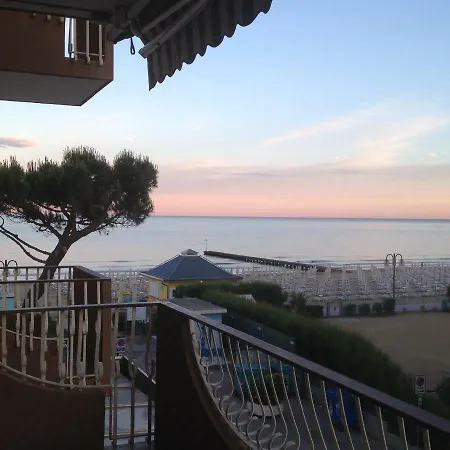 Sea View With Swimming Pool Apartment Lido di Jesolo